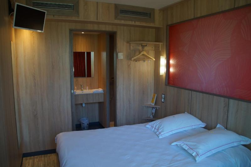Double Room image 3
