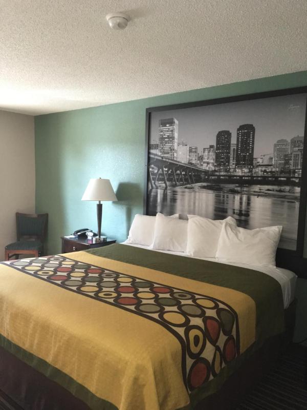 King Room - Non-Smoking image 2