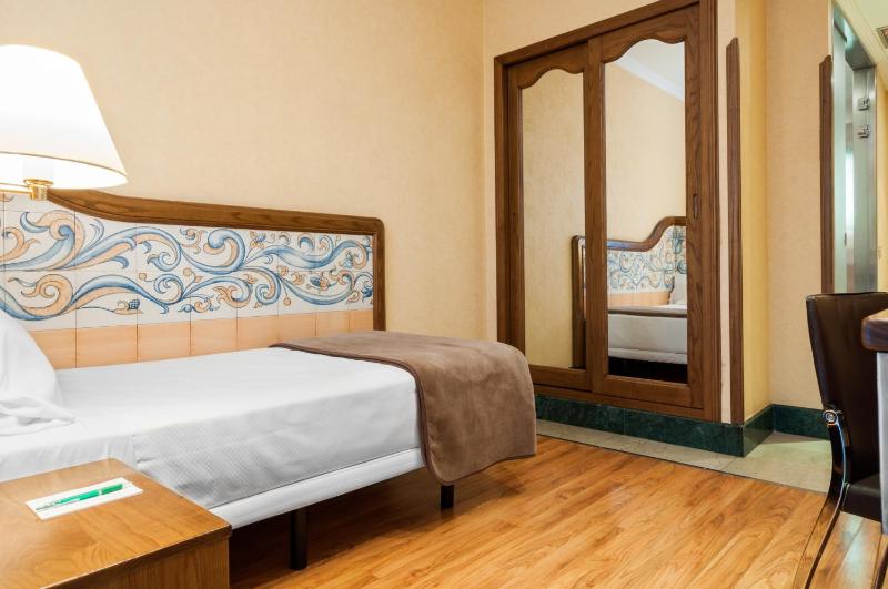 Single Room with Parking image 3