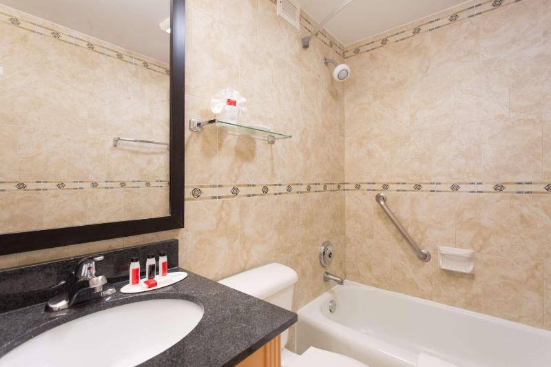 Double Room with 2 Double Beds, Disability Access, Non-Smoking image 4