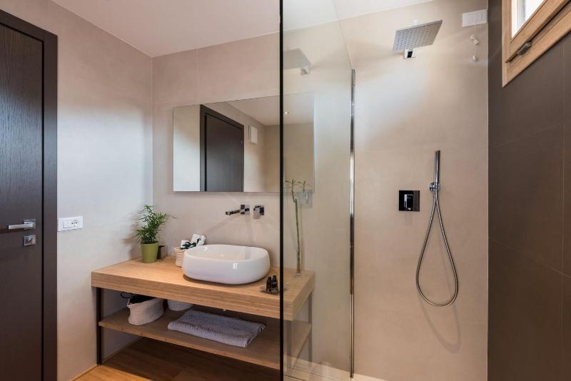 King Room with Spa Bath in the Room image 4