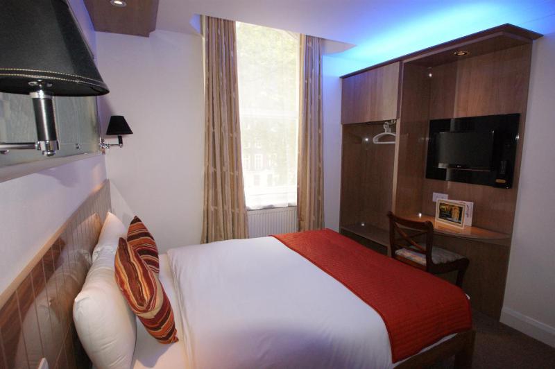Double Room image 2