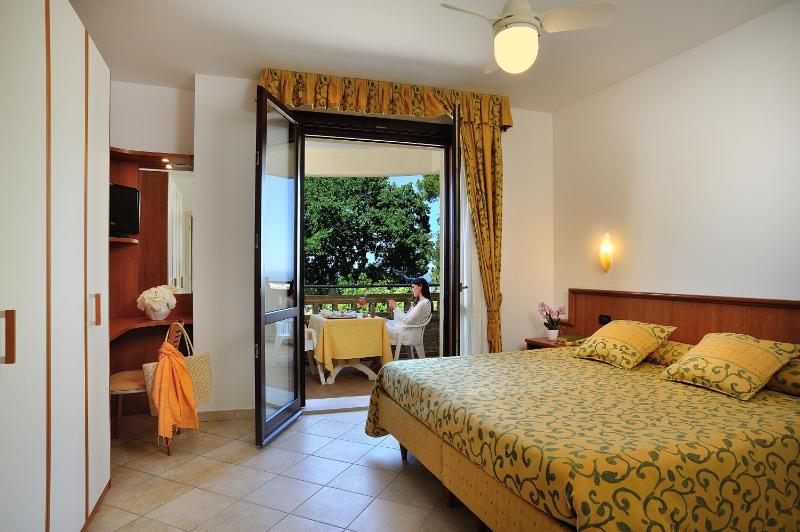 One-Bedroom Apartment with Sea View image 2
