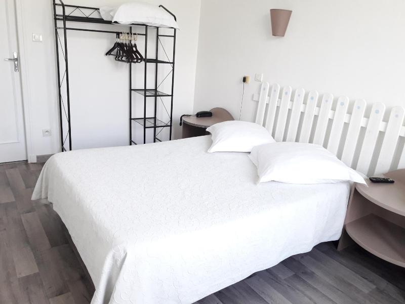 Au Nouvel Hôtel - image 25