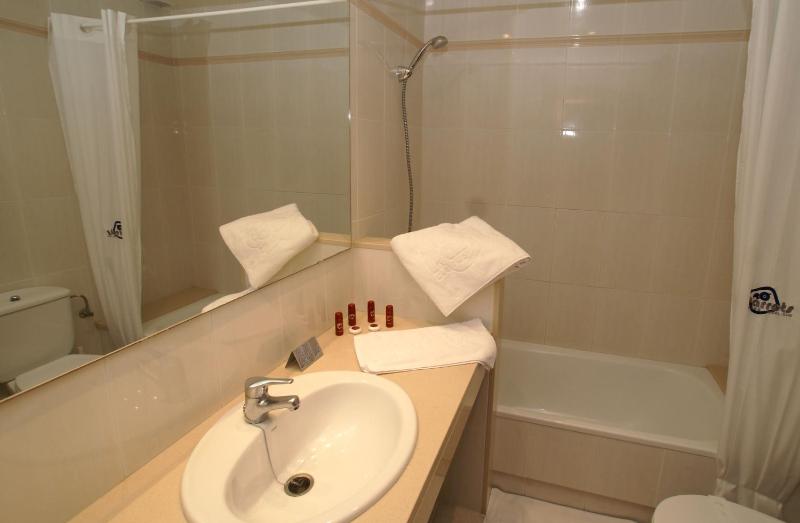Double Room with Balcony image 1