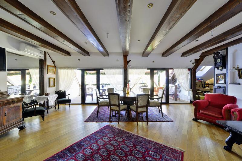 Triple Room with Balcony image 4