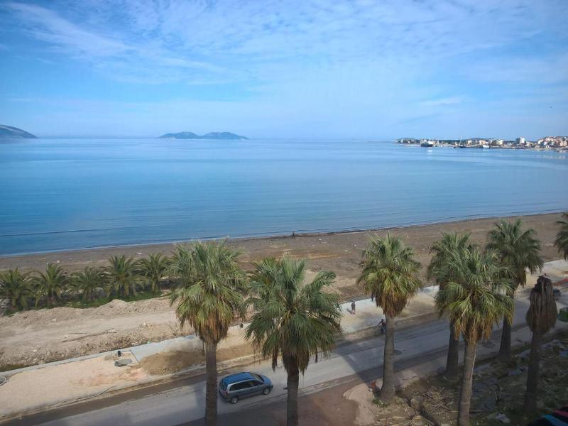 Apartment with Sea View image 3
