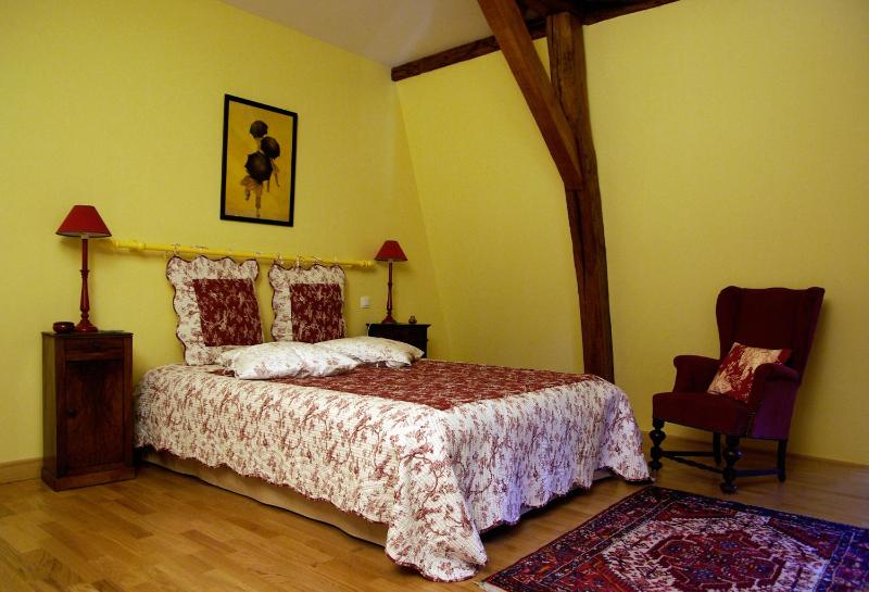 Family Room image 3