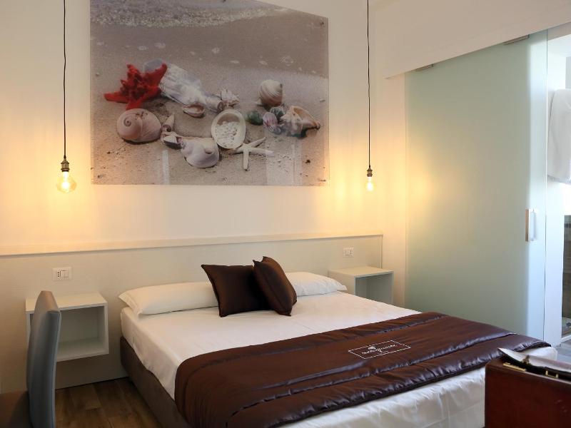 Economy Double Room image 4