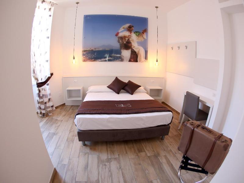Deluxe Room image 3