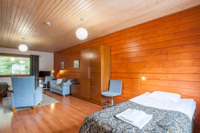 Large Twin Room image 3