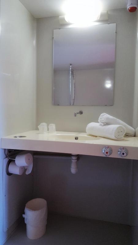Single Room image 3