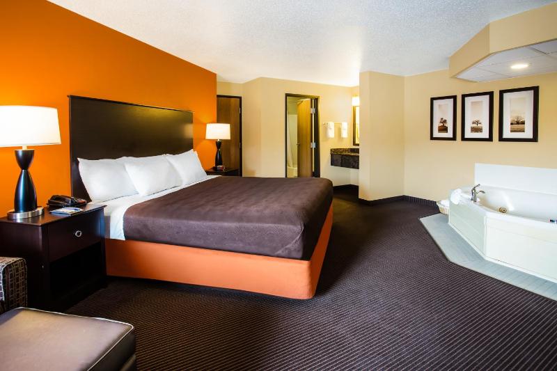 Deluxe King Suite - Non-Smoking image 1