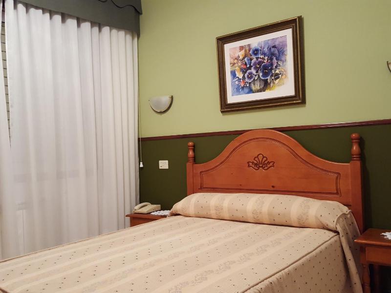 Budget Double Room image 3