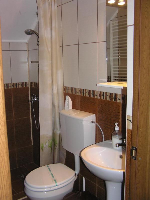 Twin Room image 2