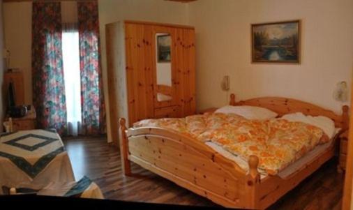 Double Room with Balcony and Lake View image 3