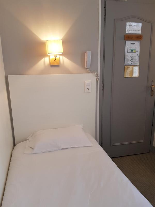 Single Room with Shared Shower and Toilet image 3
