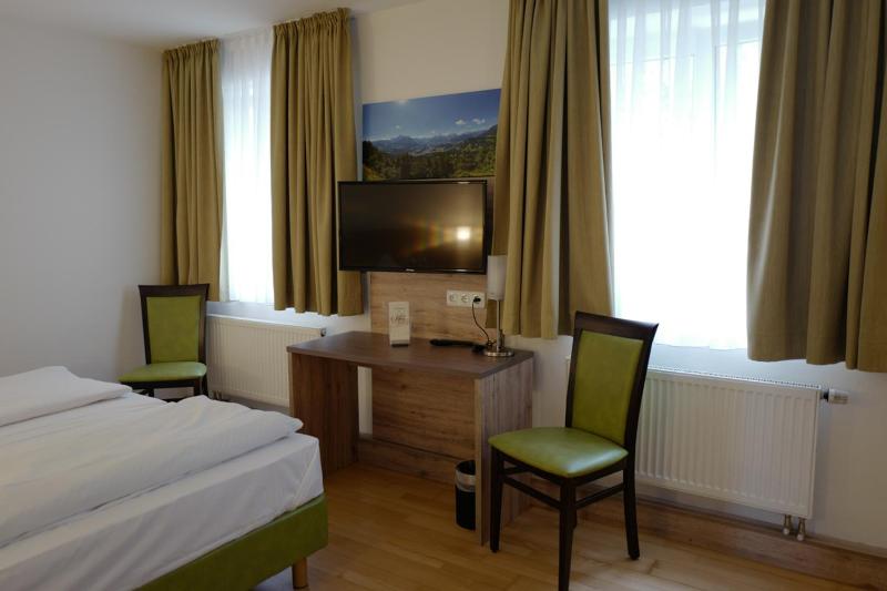 Double or Twin Room image 3