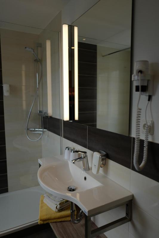 Single Room with Shower image 1