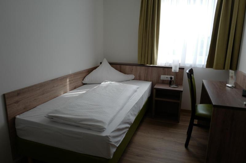 Single Room with Shower image 2