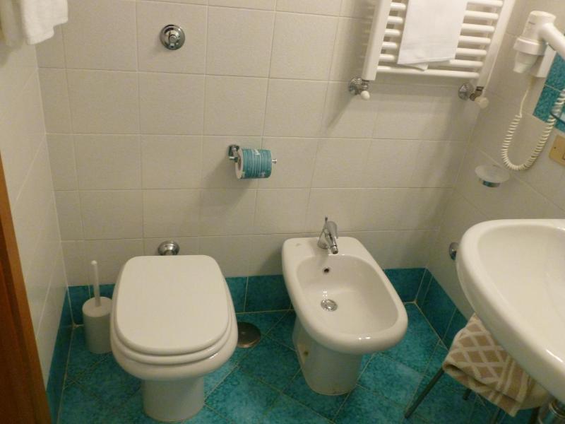 Single Room image 4