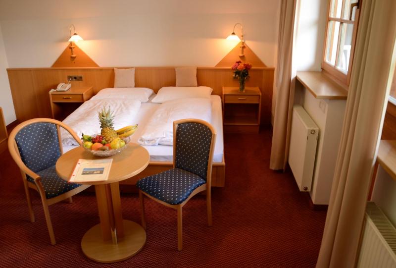Double Room image 3