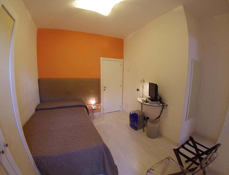 Single Room image 3