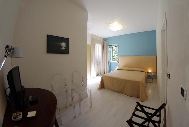 Double or Twin Room image 4