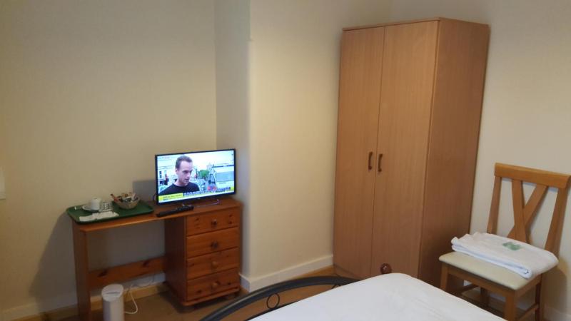 Double Room image 3