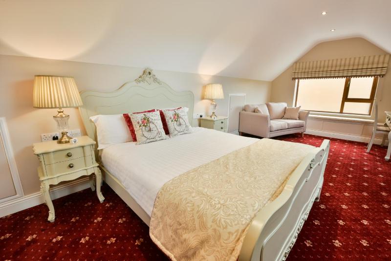 Deluxe King Room image 2