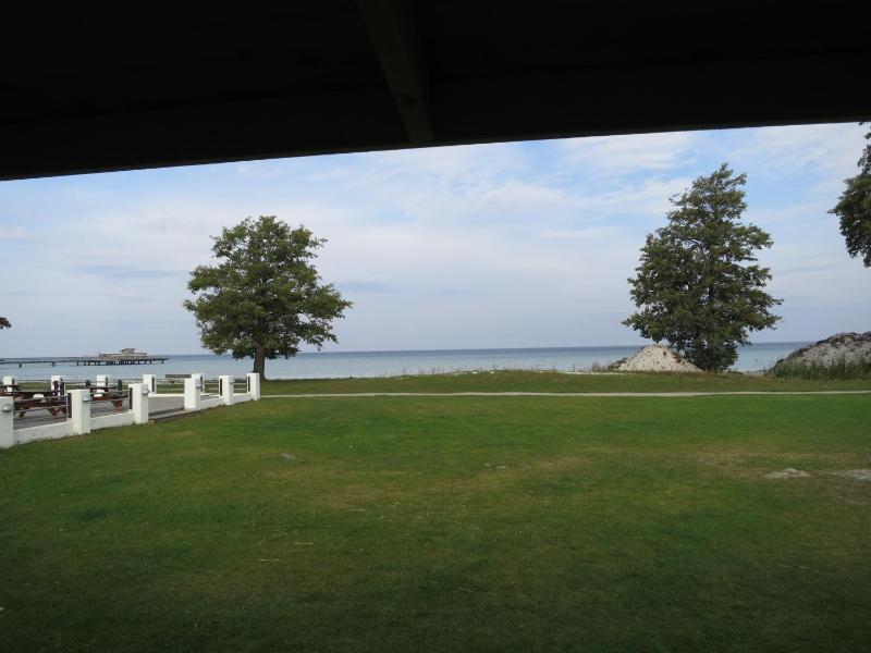 Studio Apartment with Sea View image 2
