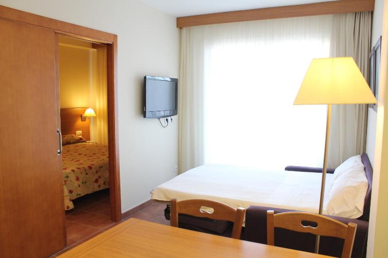 One-Bedroom Apartment (3 Adults) image 4