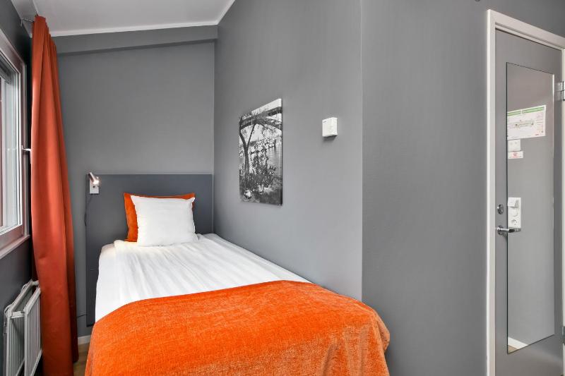 Standard Single Room image 4