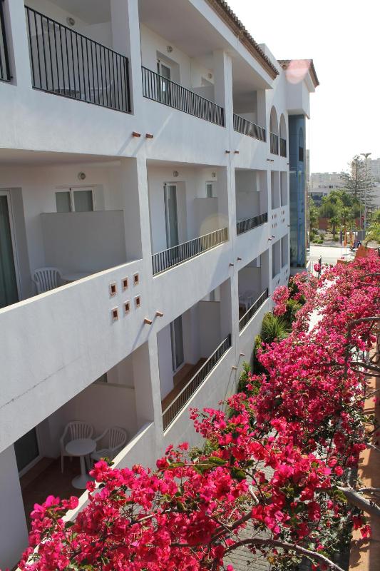 Aparthotel Puerto Mar - image 15