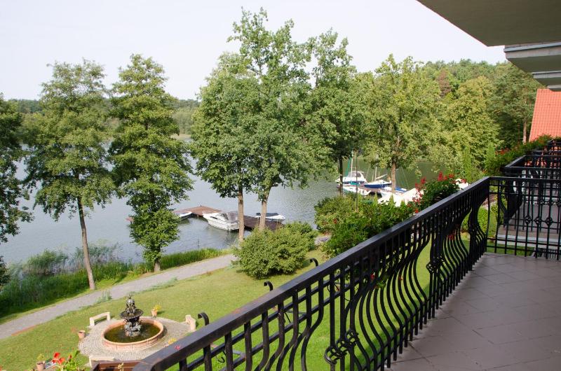 Double Room with Lake View image 3
