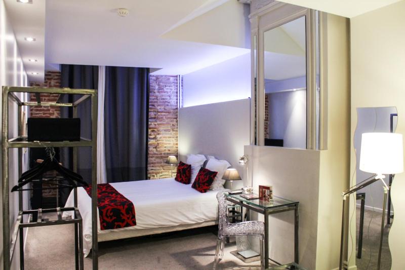 Premium Double Room image 2