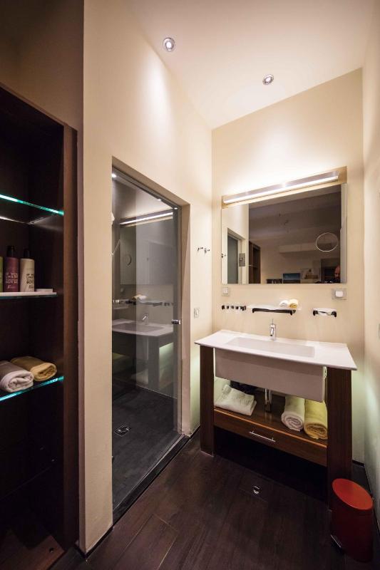 Economy Double Room image 2