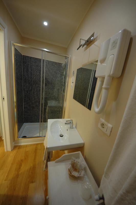 Double or Twin Room image 2