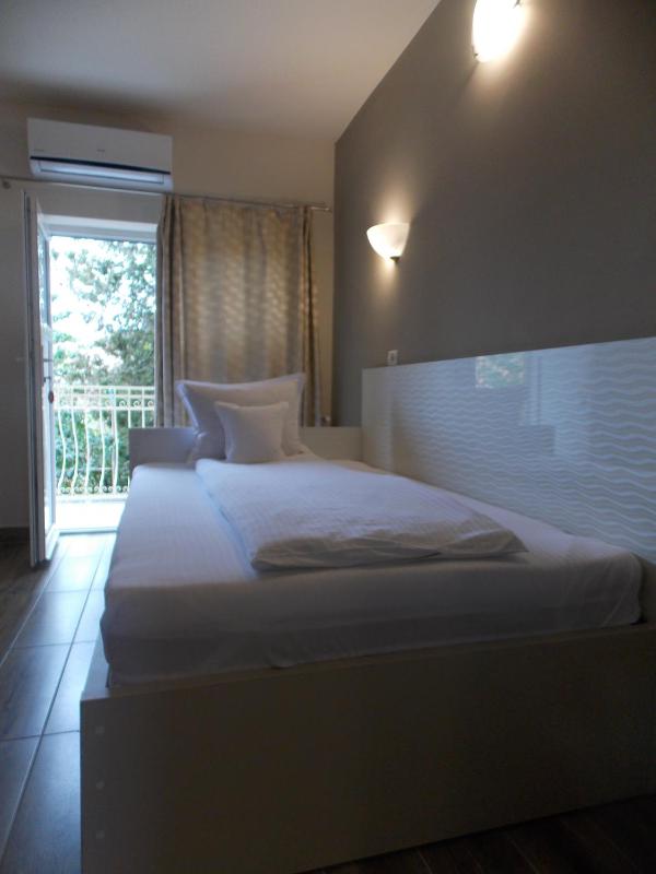 Single Room image 4