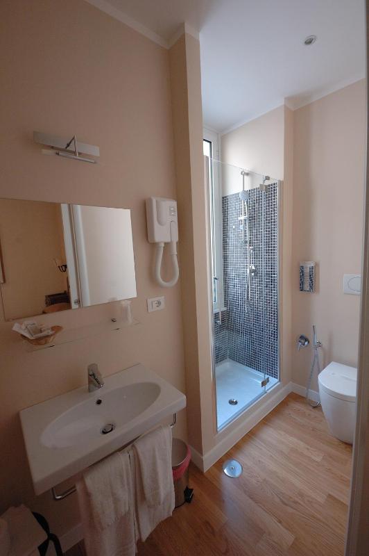 Double or Twin Room image 3