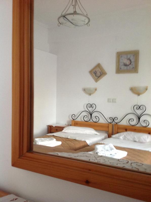 Twin Room with Balcony image 2