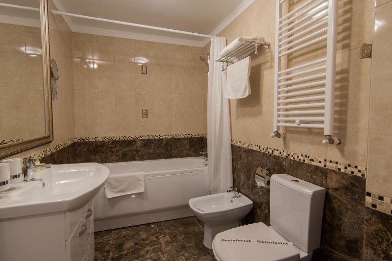Superior Twin Room image 2