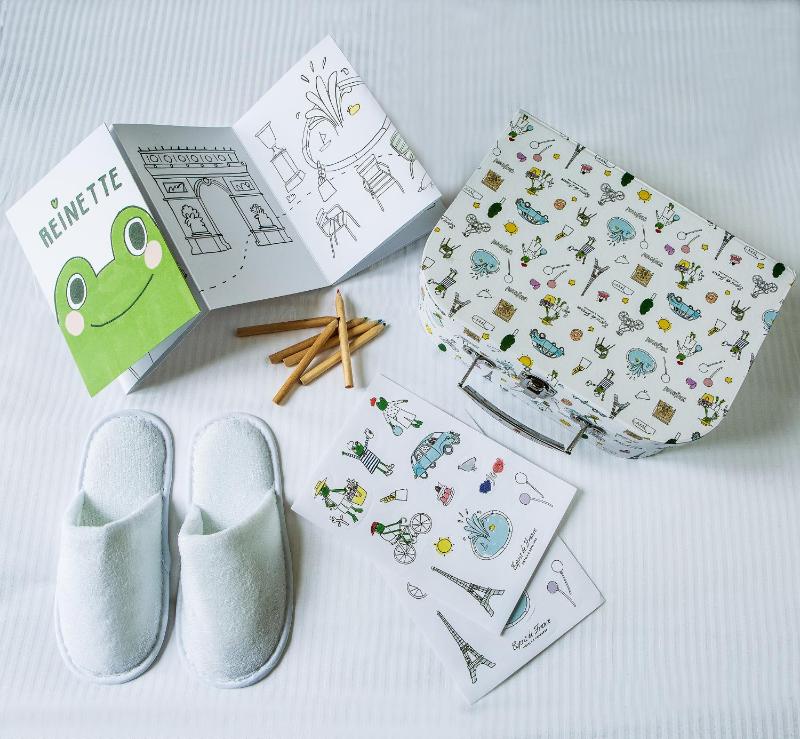 Family Suite with adjoining rooms image 2