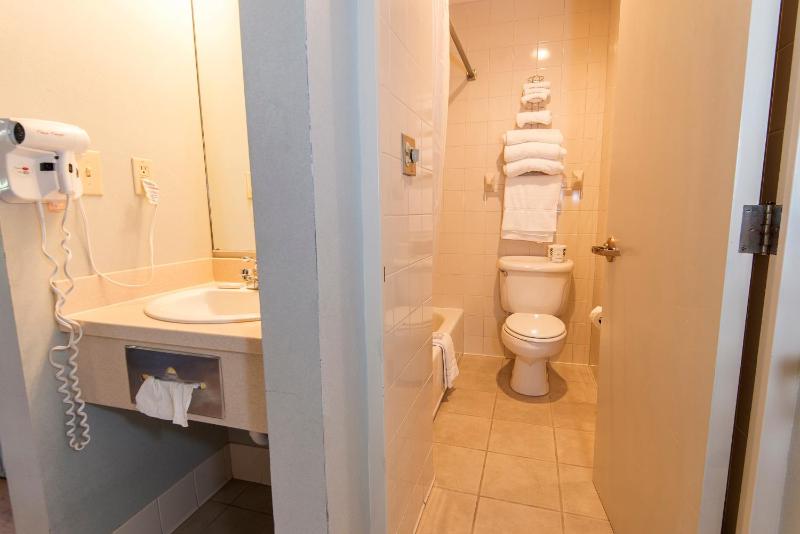Double Room image 3