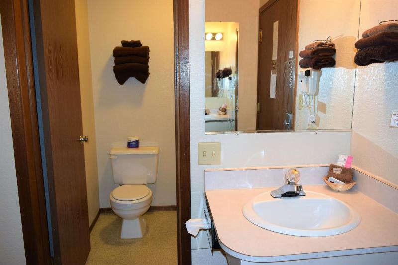 Queen Room image 2