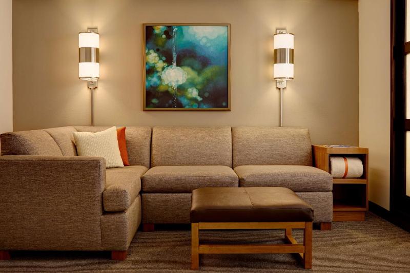 King Room with Sofa Bed - High Floor image 3