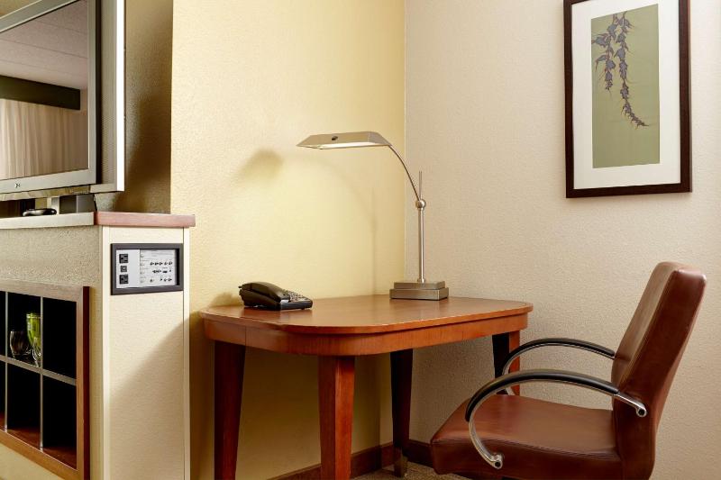 Double Room with Two Double Beds and Accessible Tub - Disability Access image 1