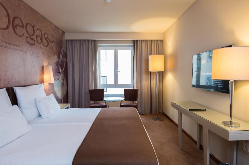 Twin Room with Extra Bed (2 Adults + 1 Child) image 4