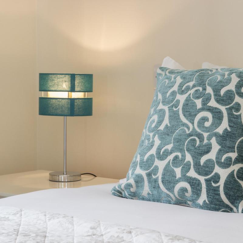 One-Bedroom Apartment image 3