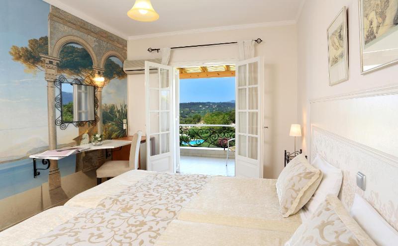 Double Room with Mountain View image 3